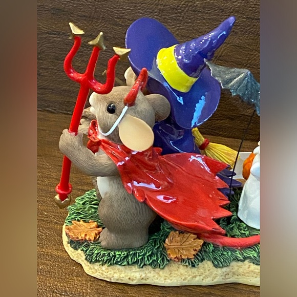 CHARMING TAILS We’re a Kooky Spooky Family Halloween Figurine by Fitz & Floyd - Picture 9 of 15